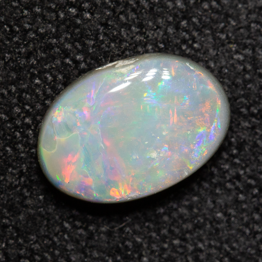 0.66 ct white opal 7.7×5.3×2.5mm